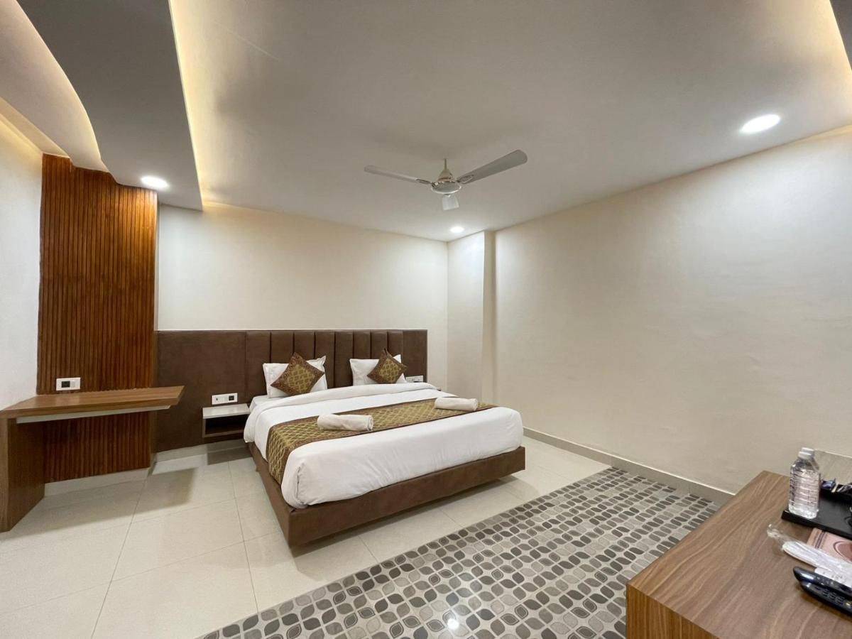 Hotel Santoor Varanasi Exterior photo