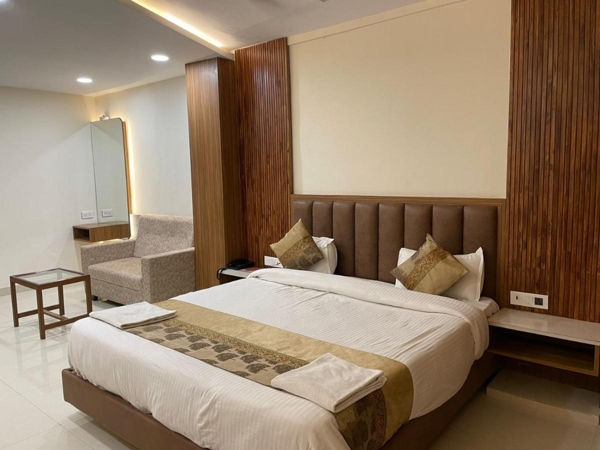 Hotel Santoor Varanasi Exterior photo