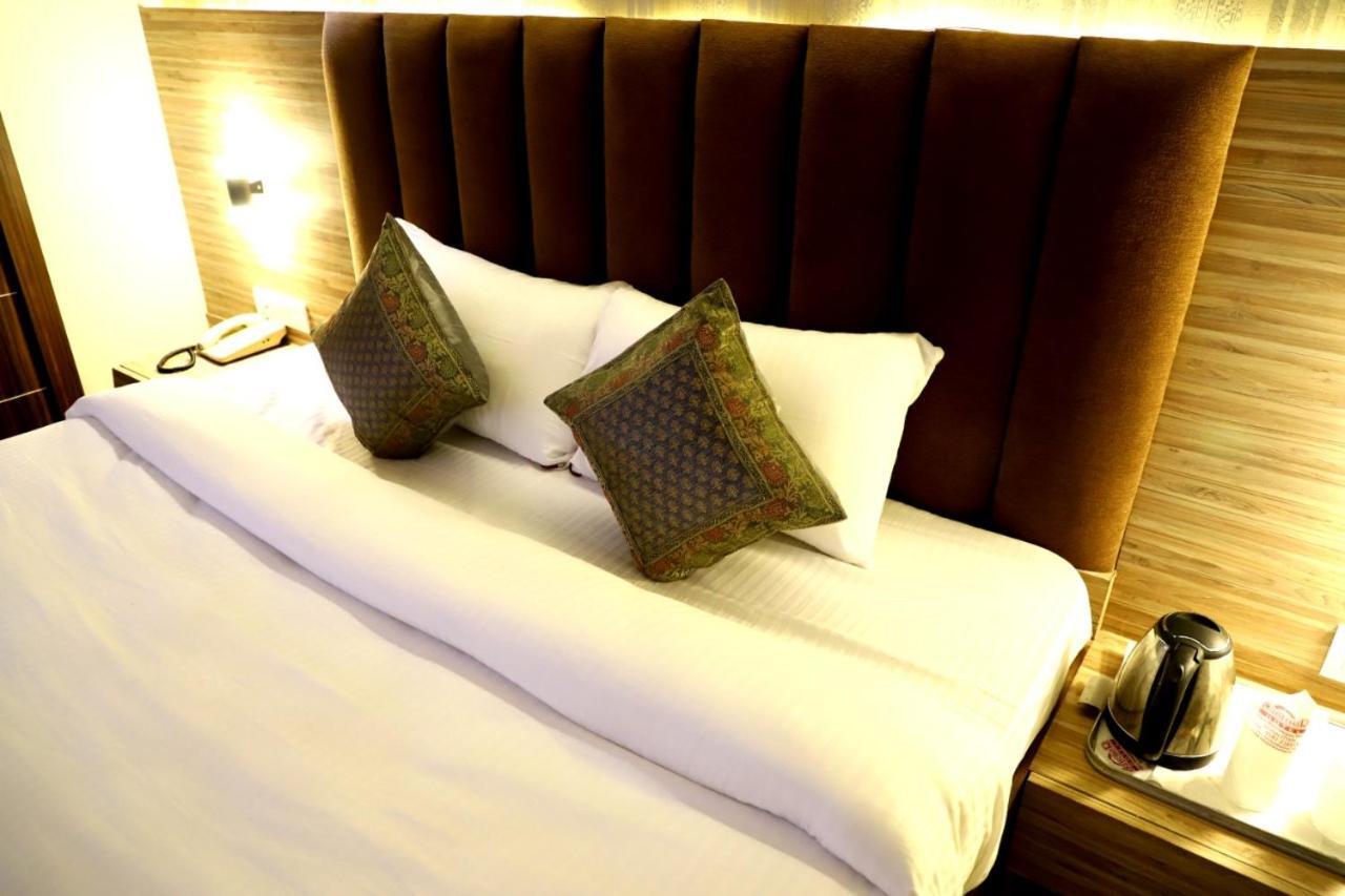 Hotel Santoor Varanasi Exterior photo