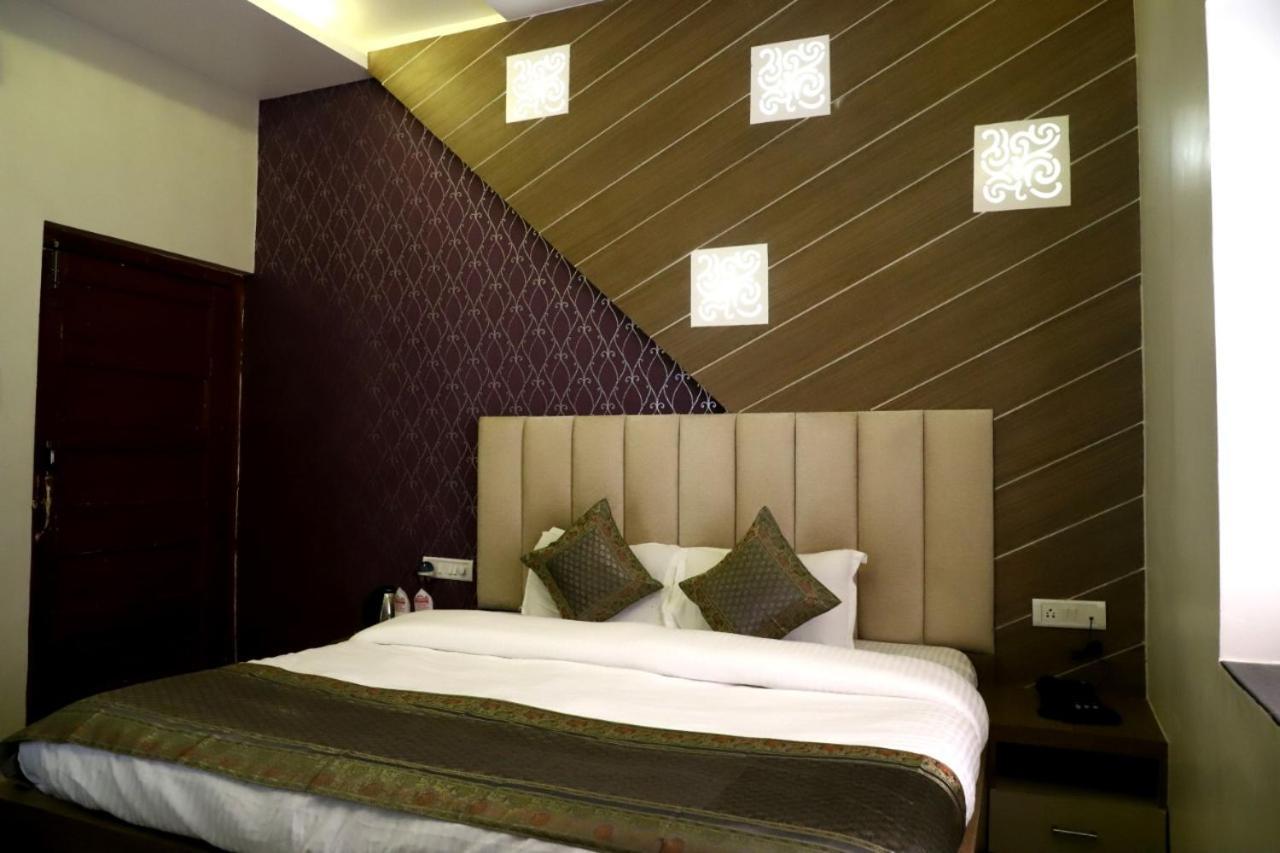 Hotel Santoor Varanasi Exterior photo