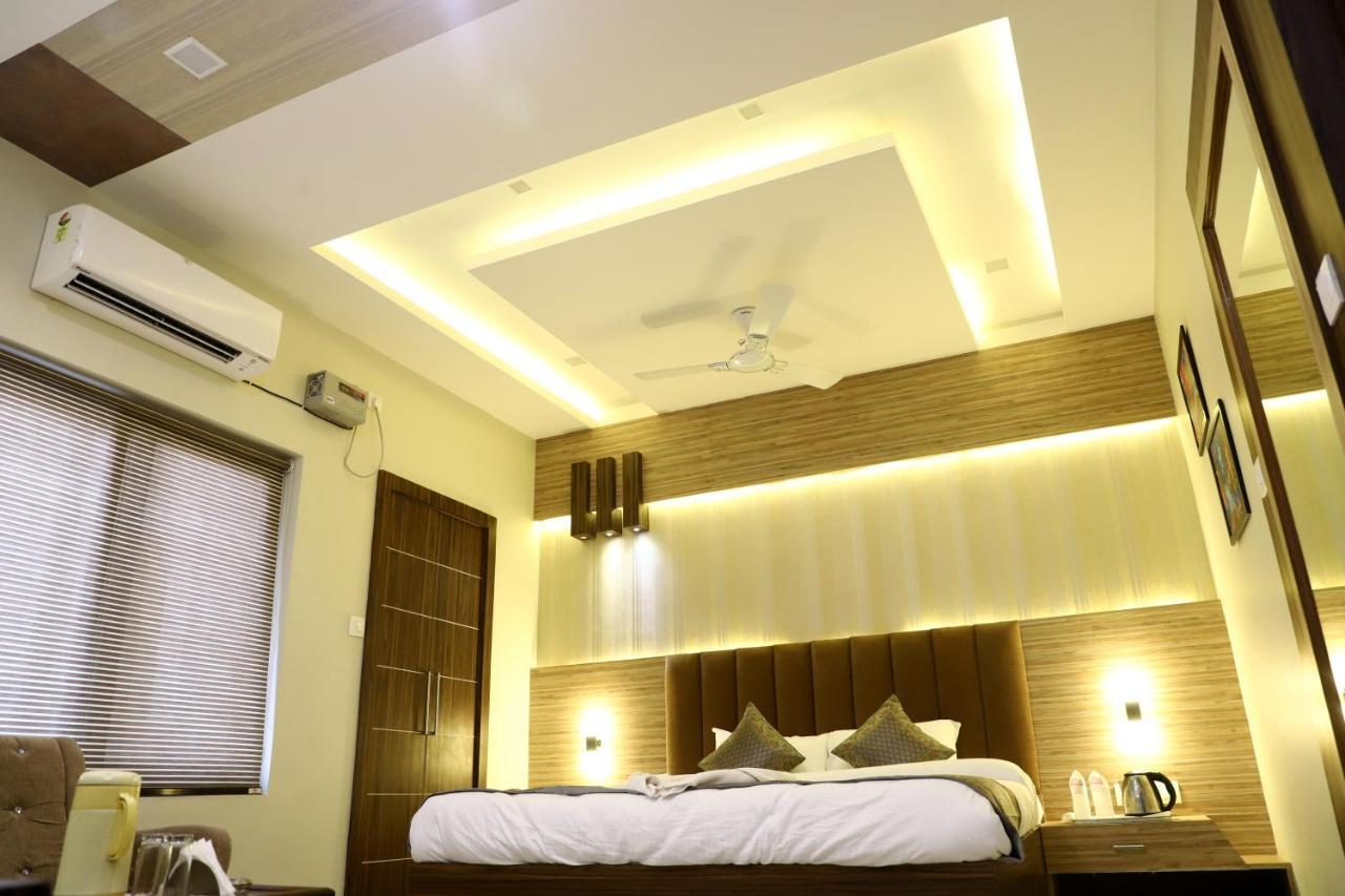 Hotel Santoor Varanasi Exterior photo