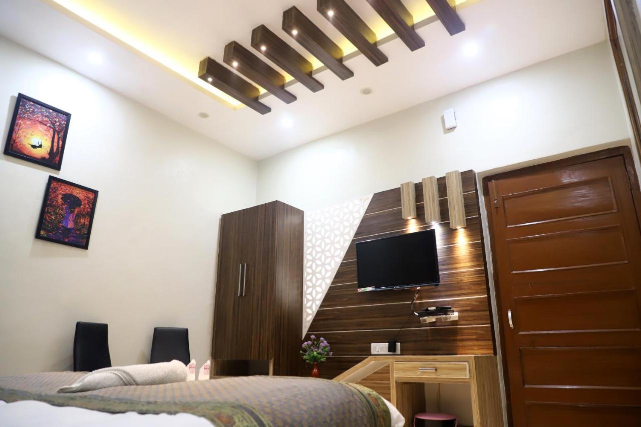 Hotel Santoor Varanasi Exterior photo
