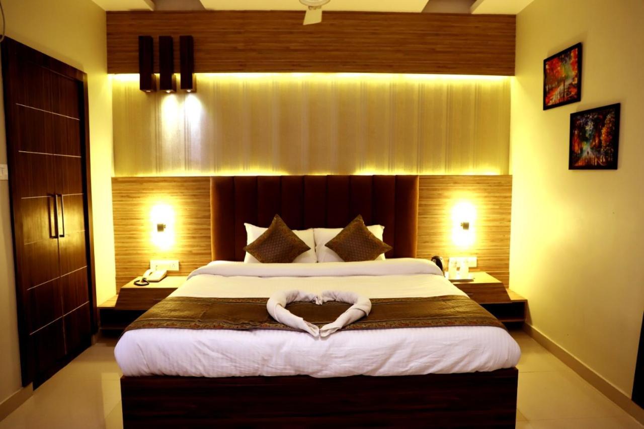 Hotel Santoor Varanasi Exterior photo